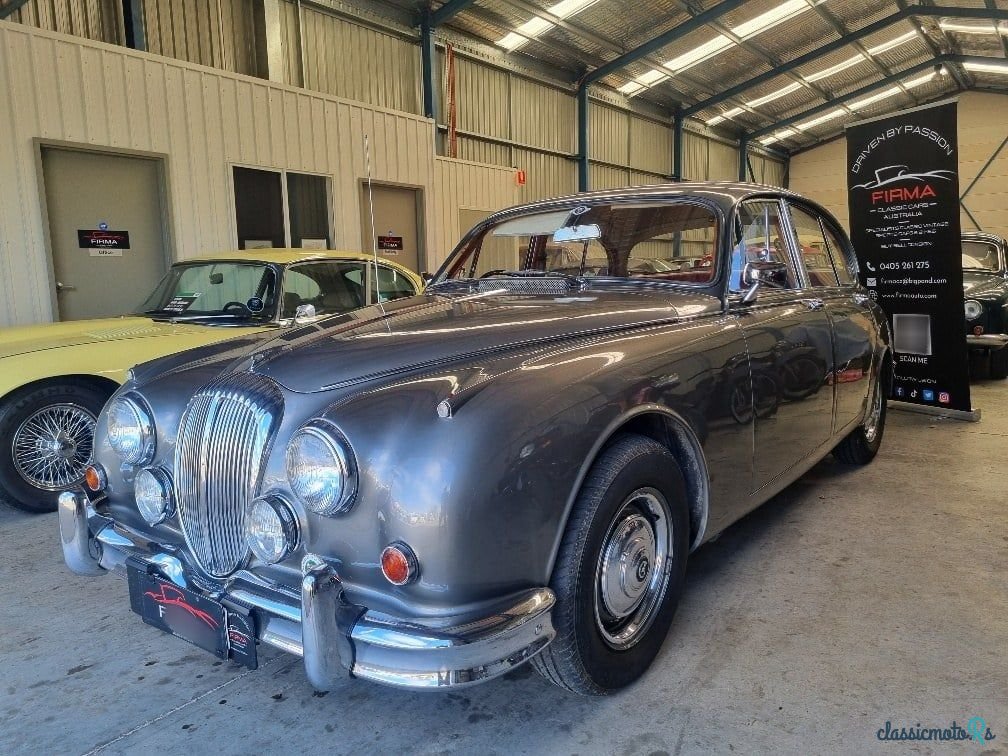 1967' Daimler 250 V8 photo #2