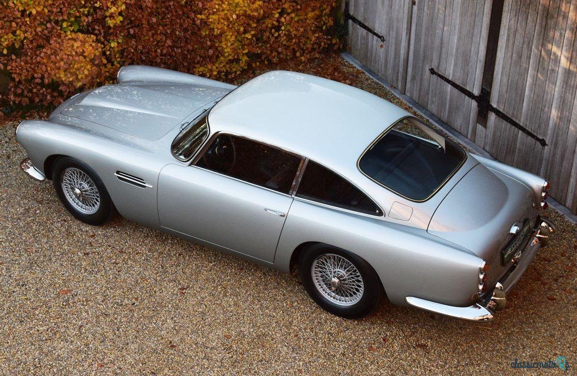1961' Aston Martin DB4 photo #2