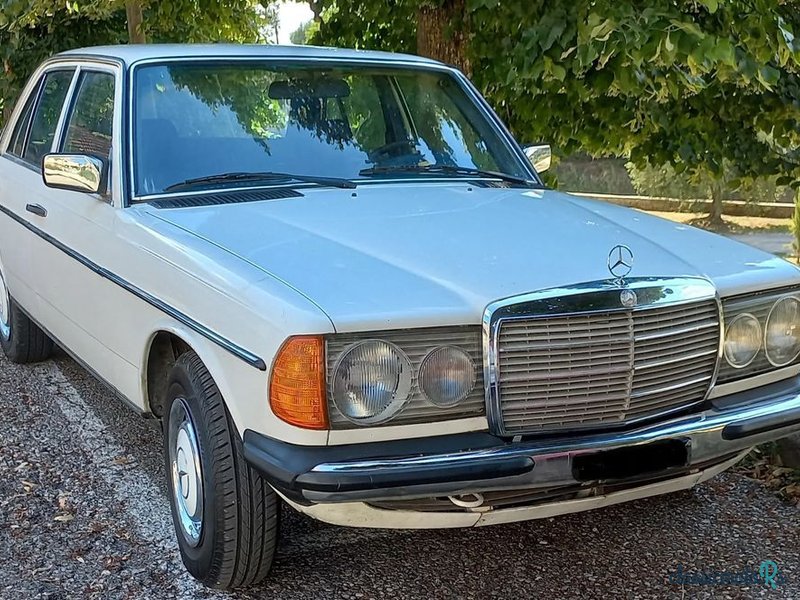 1977' Mercedes-Benz W123 photo #5