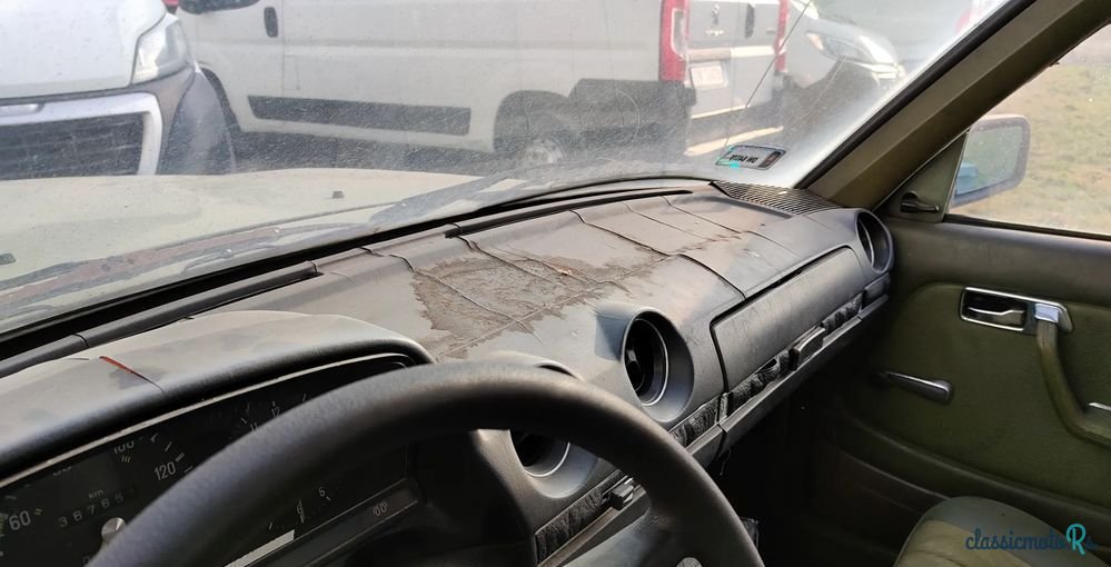 1973' Mercedes-Benz 123 photo #6