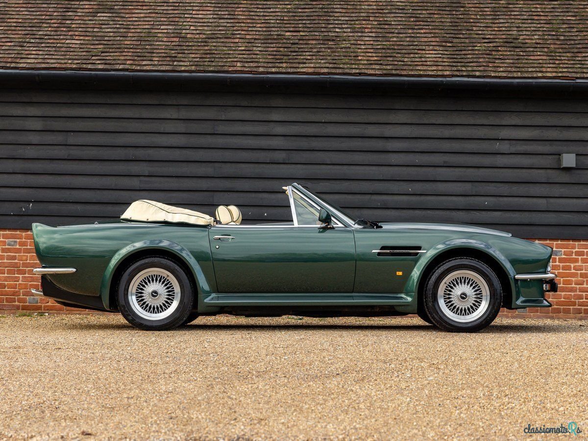 1989' Aston Martin V8 Vantage photo #2