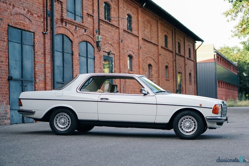 1978' Mercedes-Benz W123 photo #1