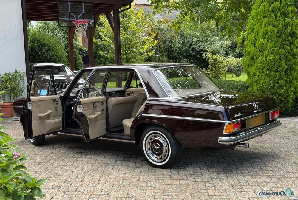 1969' Mercedes-Benz W115 200E photo #2