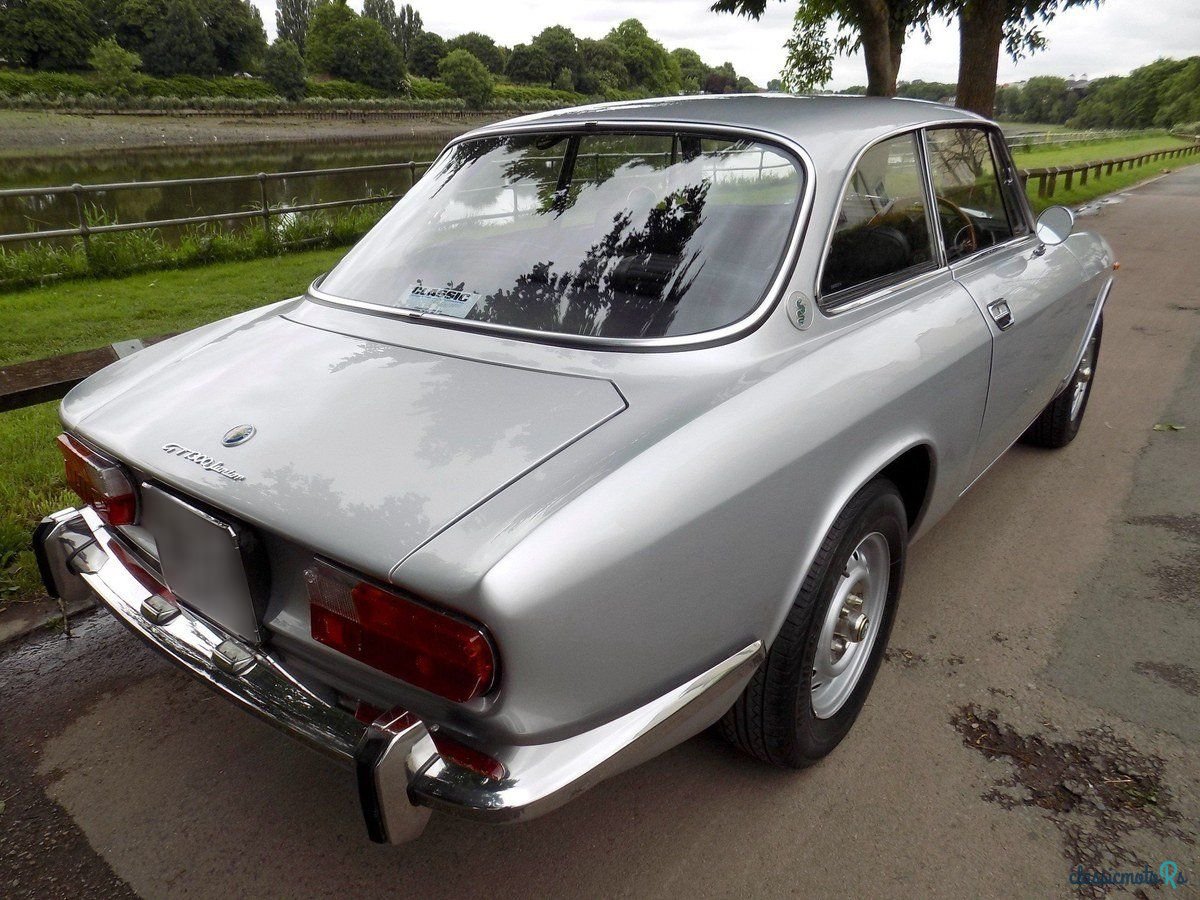 1974' Alfa Romeo Giulia photo #2