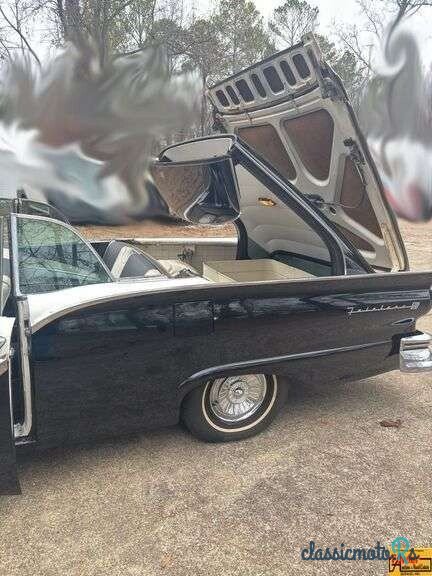 1957' Ford Fairlane photo #5
