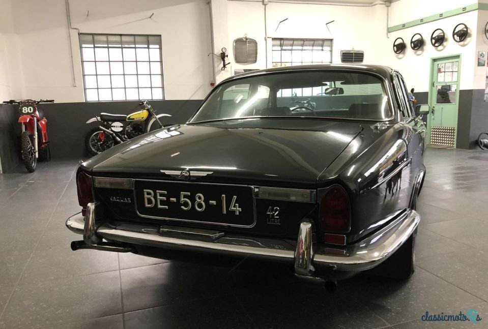 1973' Jaguar XJ photo #3