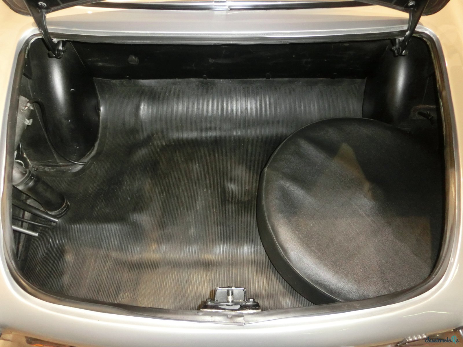 1972' Volvo P1800 E photo #7