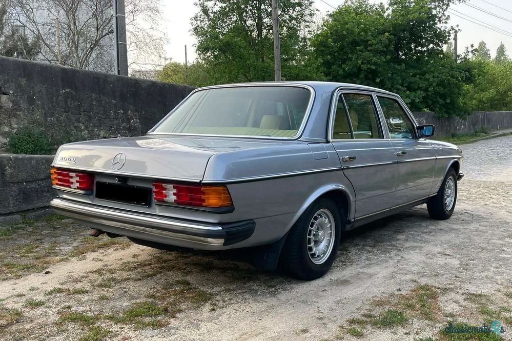 1982' Mercedes-Benz W123 photo #4