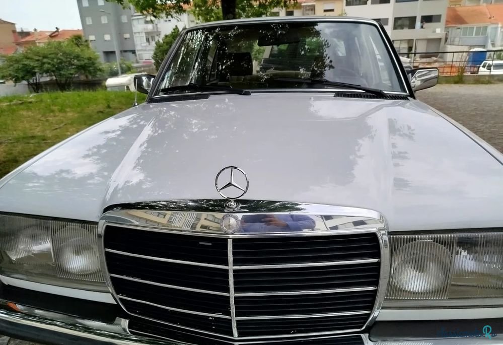 1977' Mercedes-Benz 200 photo #3