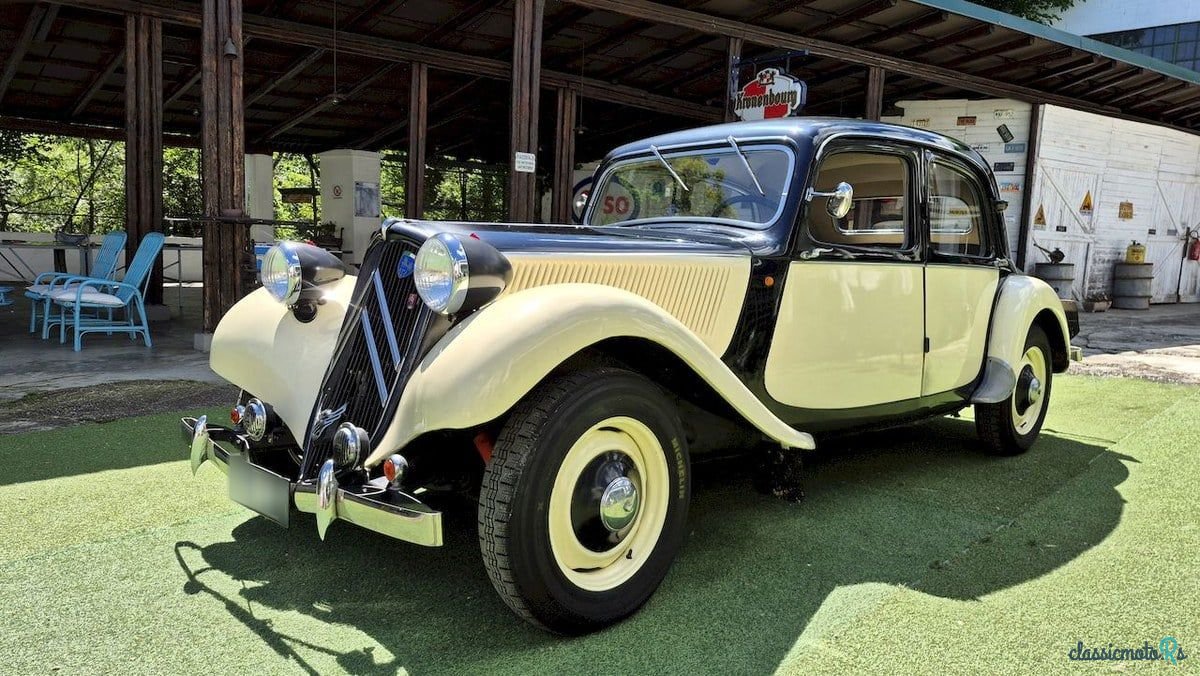 1954' Citroen Traction Avant photo #1