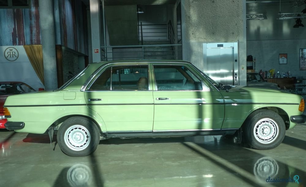 1977' Mercedes-Benz 220 photo #6