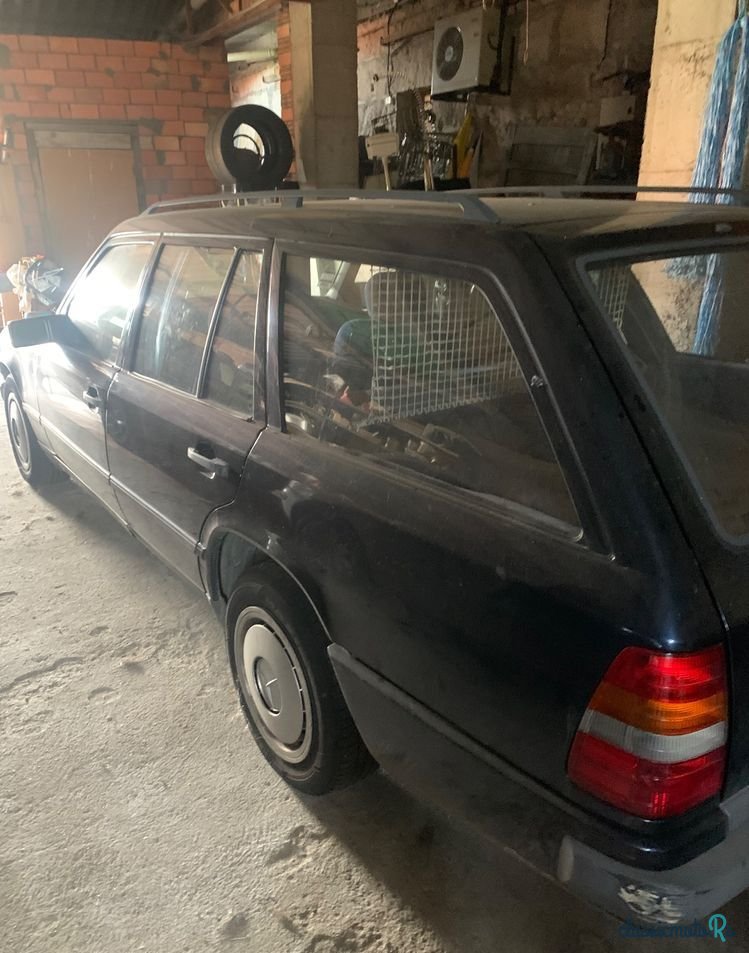 1987' Mercedes-Benz 250 photo #2