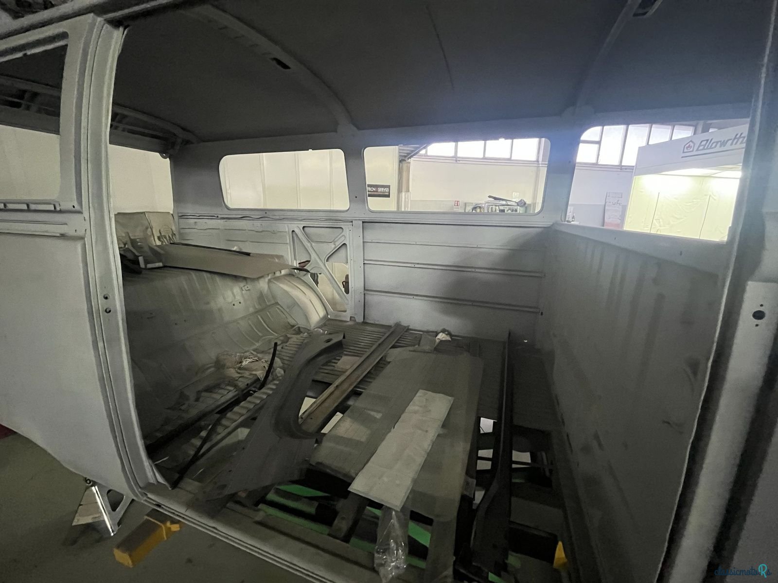 1975' Volkswagen Camper photo #6