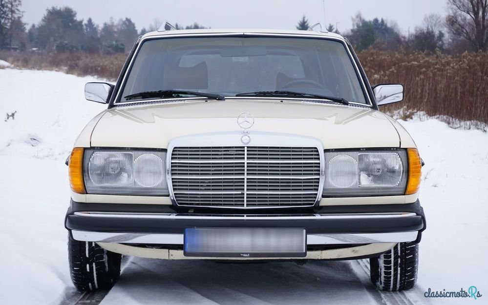 1979' Mercedes-Benz W123 photo #1