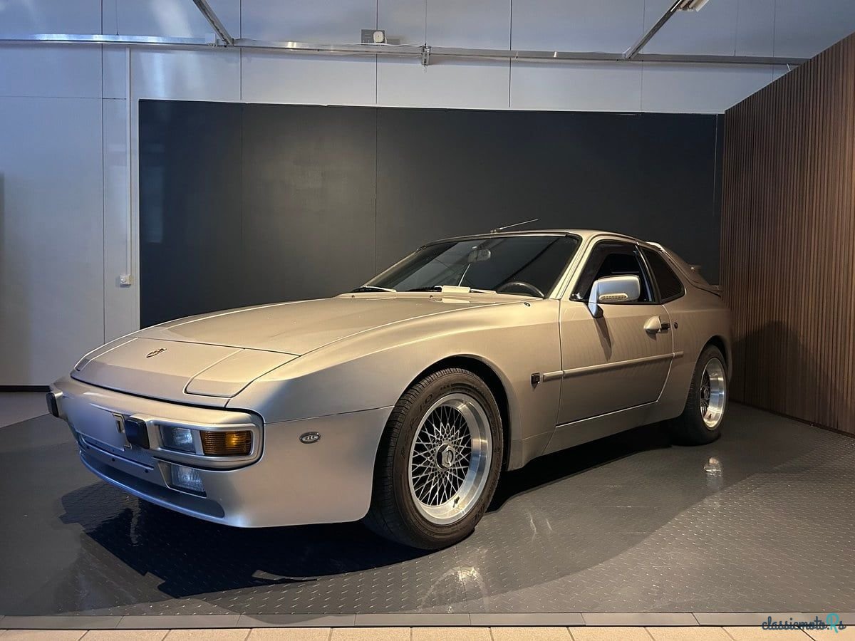 1984' Porsche 944 photo #2