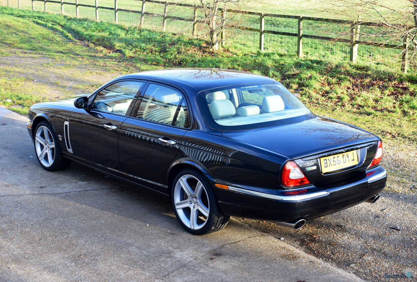 2006' Jaguar XJR photo #5