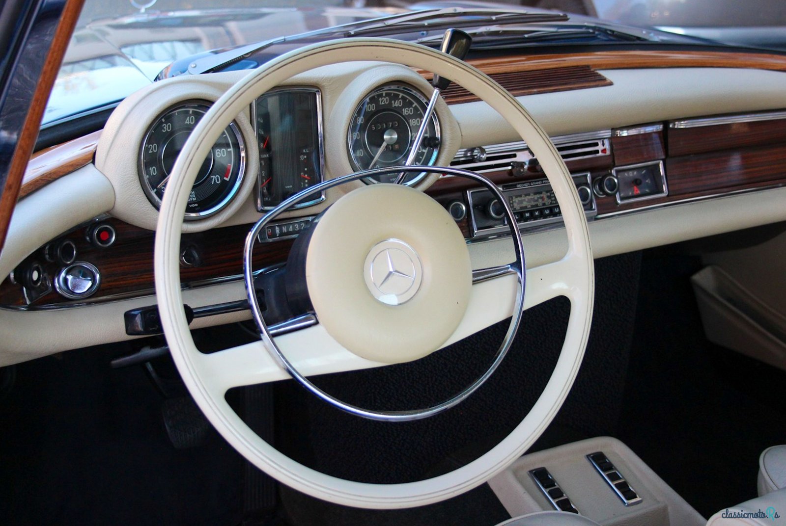 1970' Mercedes-Benz 280 photo #3
