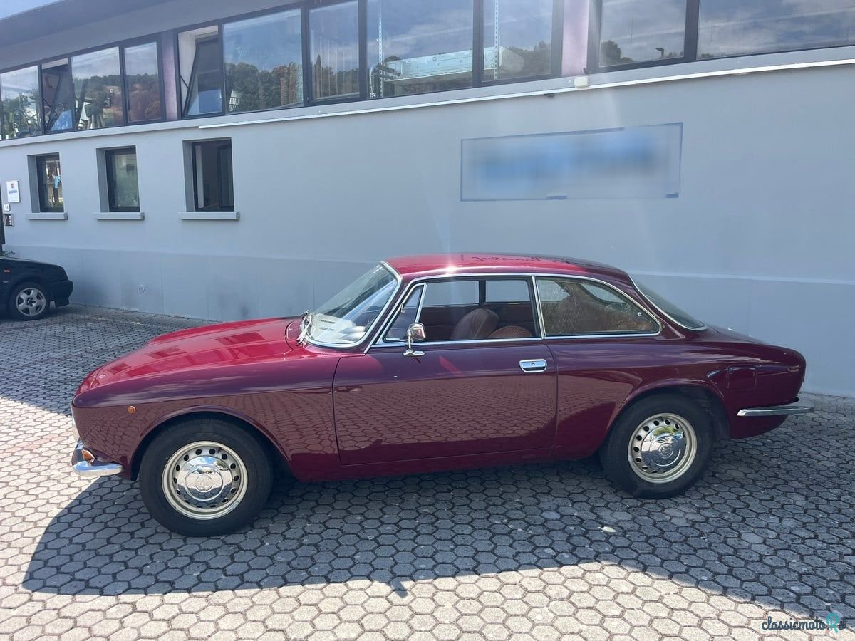 1972' Alfa Romeo GT photo #2