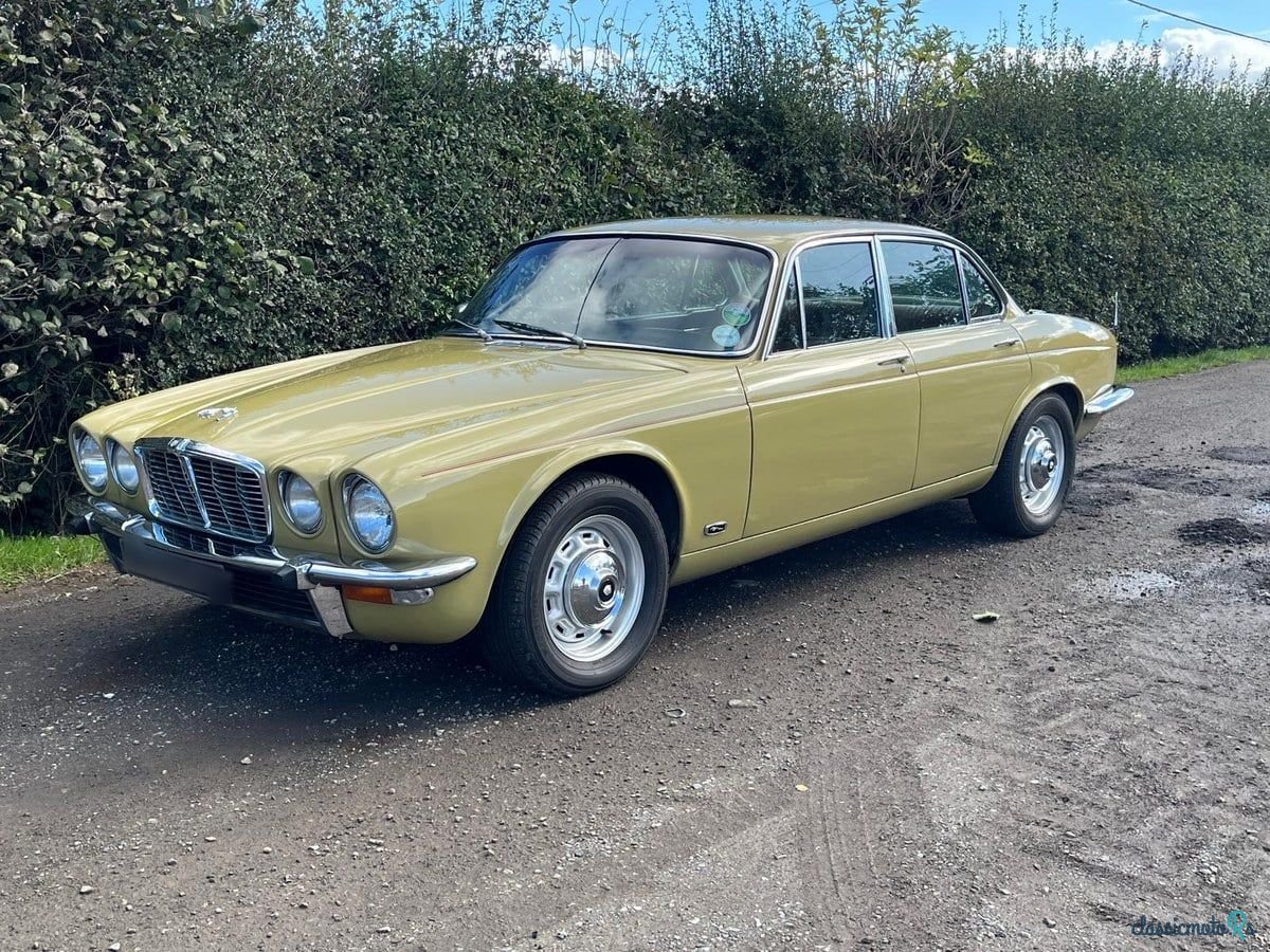 1976' Jaguar XJ photo #1