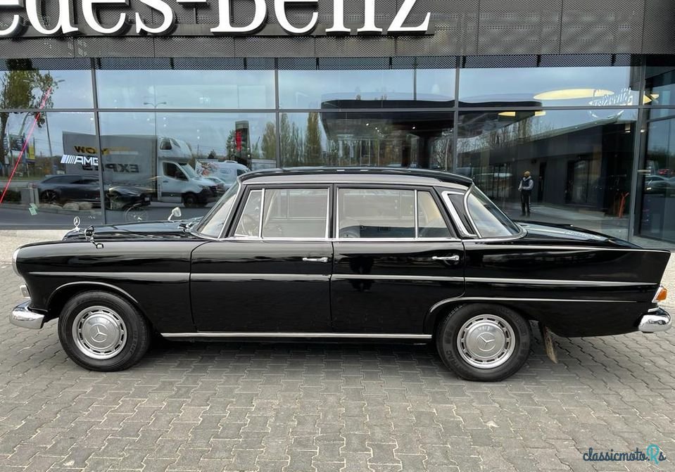1966' Mercedes-Benz W110 200D photo #3