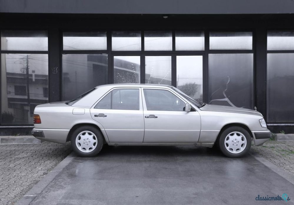 1986' Mercedes-Benz 250 photo #2