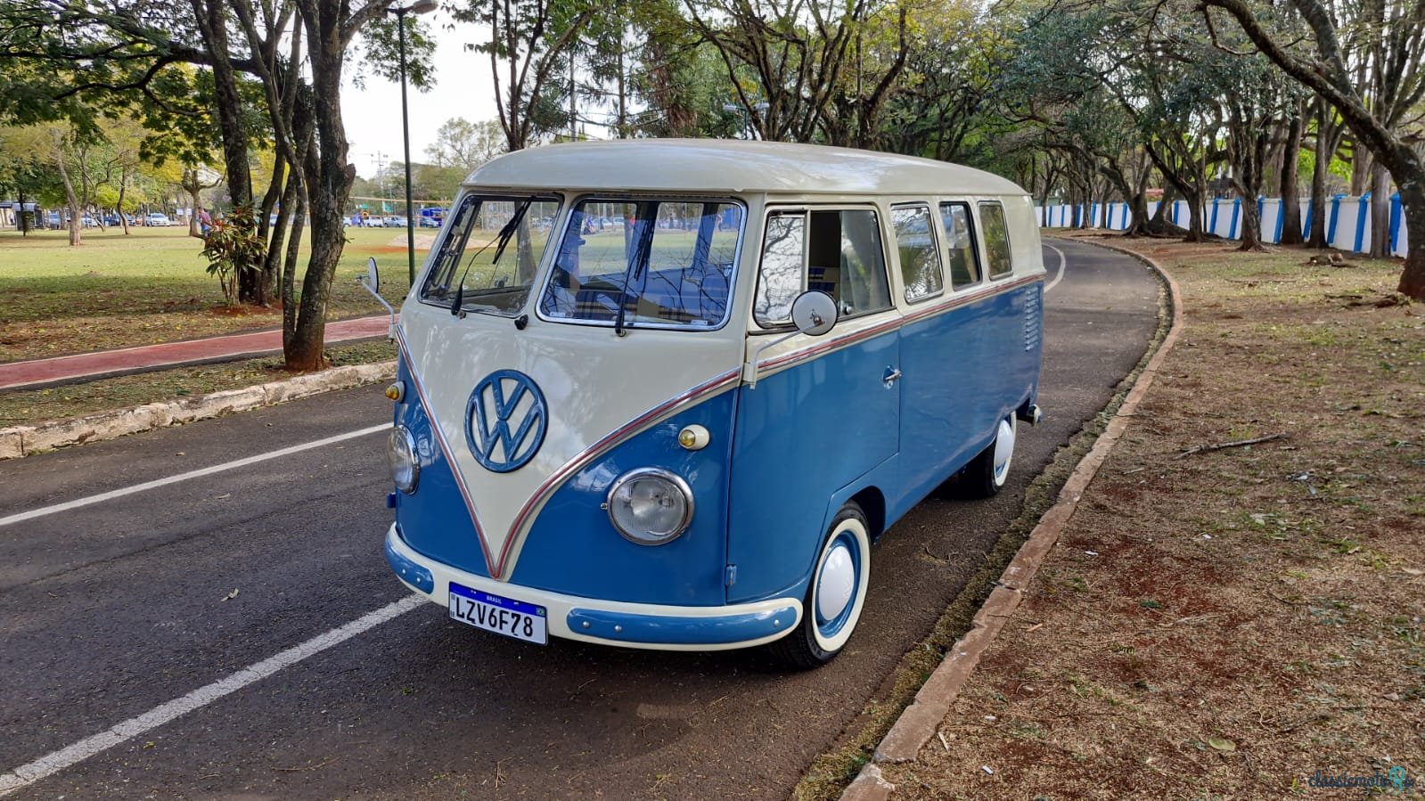 1962' Volkswagen Coccinelle T1 splitwindow bus photo #1