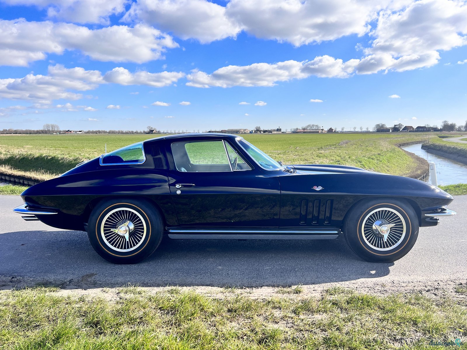1965' Chevrolet Corvette photo #4