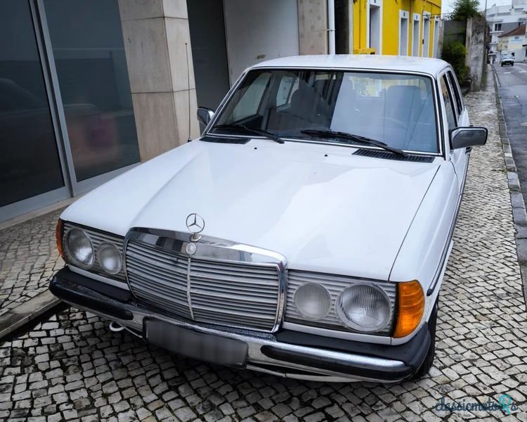 1979' Mercedes-Benz 300 photo #1