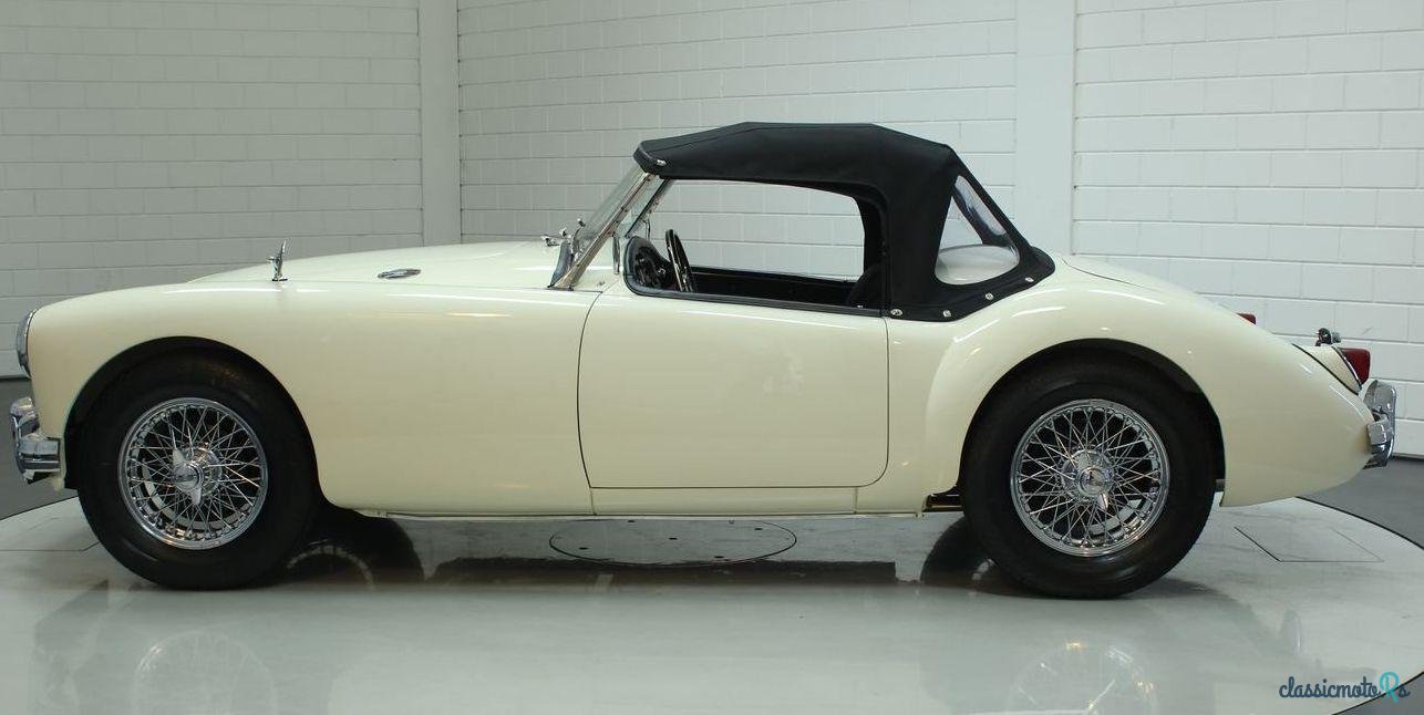 1958' MG MGA photo #4