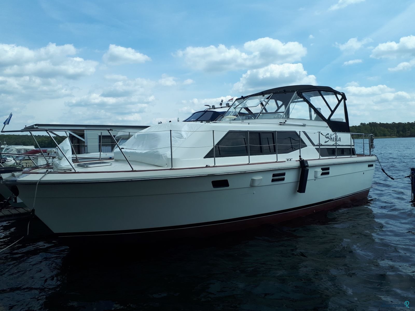 1980' Yacht Trojan 36 TRI Cabin photo #1