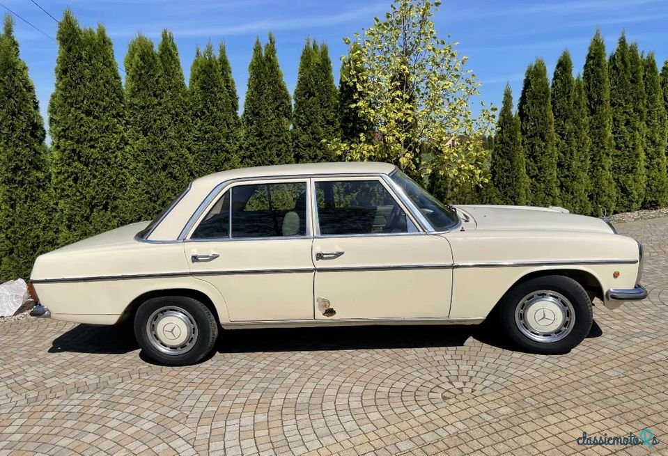 1976' Mercedes-Benz W115 photo #5