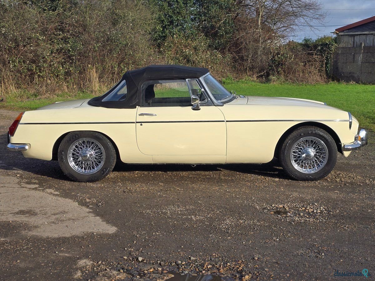 1973' MG MGB photo #4