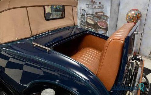 1930' Ford Model A Deluxe Roadster photo #4