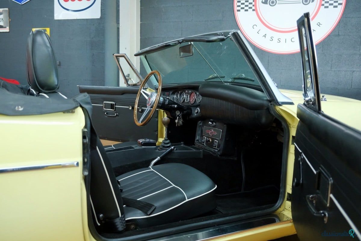 1969' MG MGC photo #4