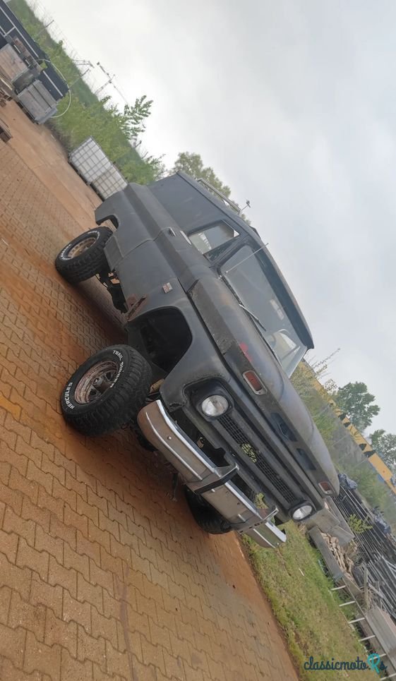 1964' Chevrolet Suburban photo #2