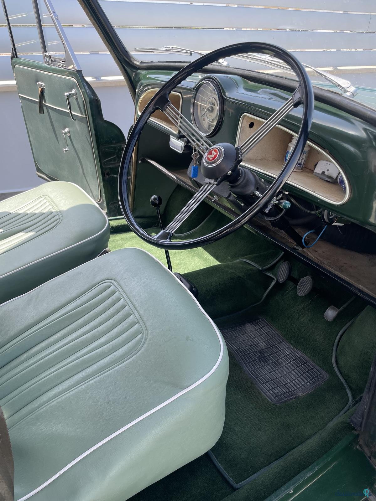 1964' Morris Minor Saloon photo #4