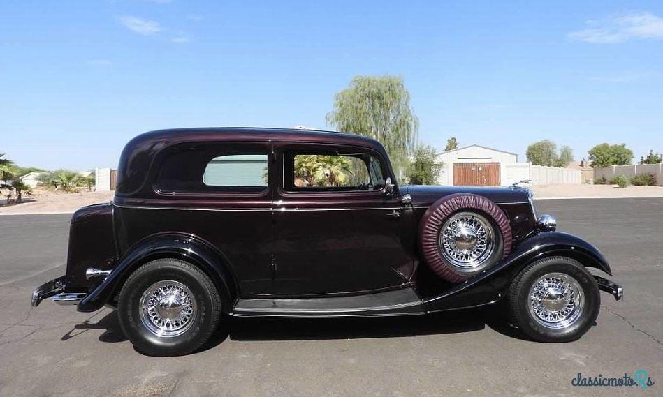 1934' Ford Deluxe Tudor photo #1