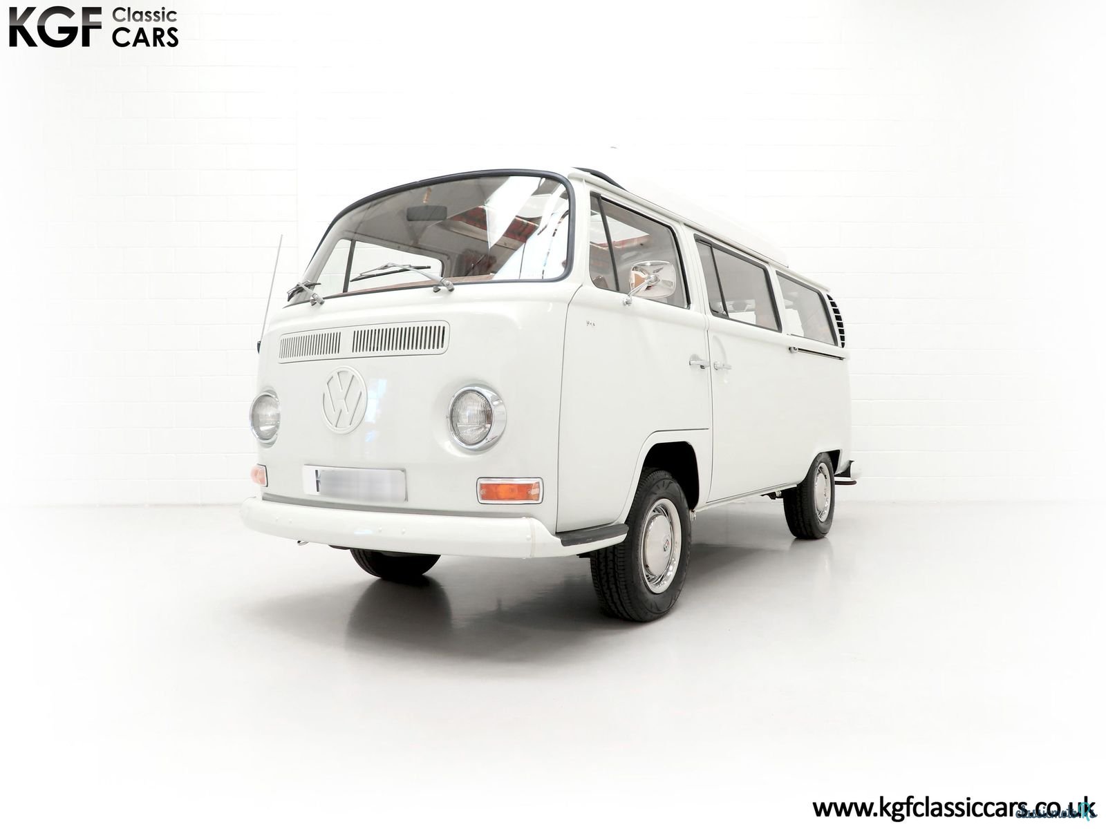 1971' Volkswagen T2 Camper photo #6