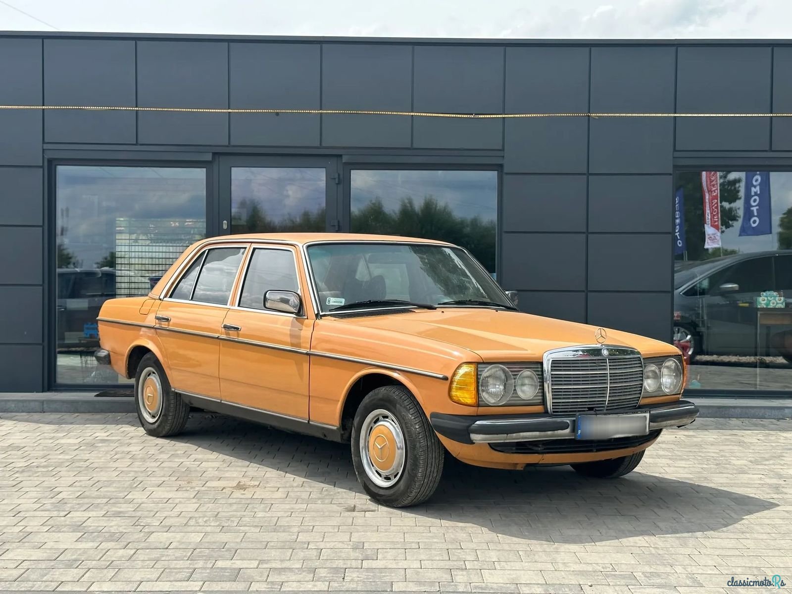 1974' Mercedes-Benz W123 photo #2