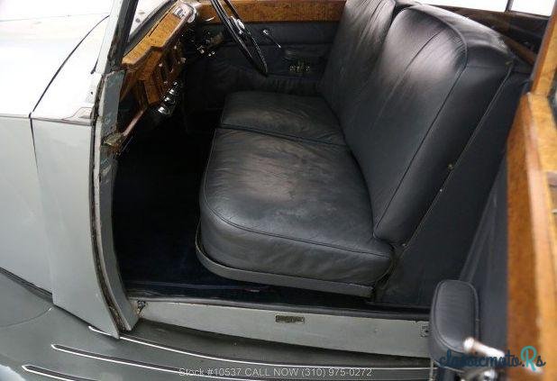 1947' Rolls-Royce Silver Wraith Limousine Right photo #3