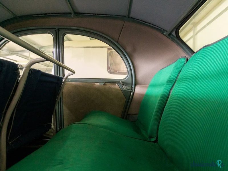 1961' Citroen 2CV photo #2