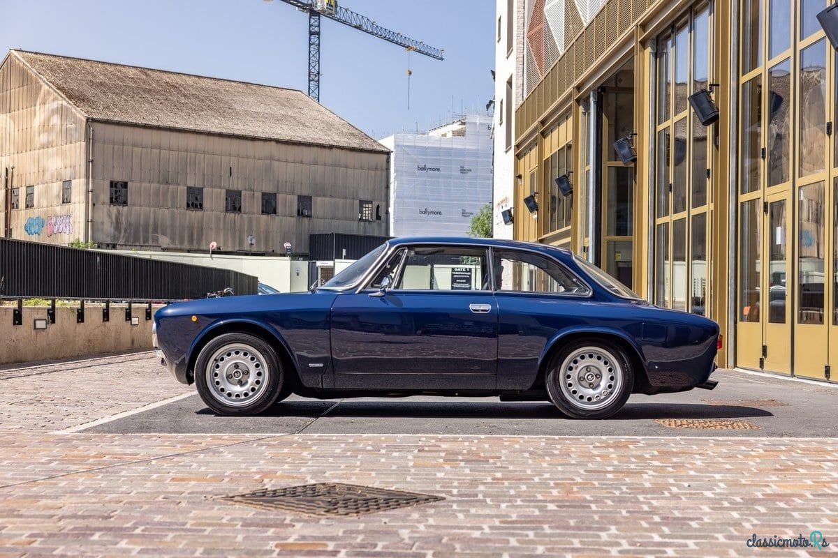 1971' Alfa Romeo Giulia photo #3