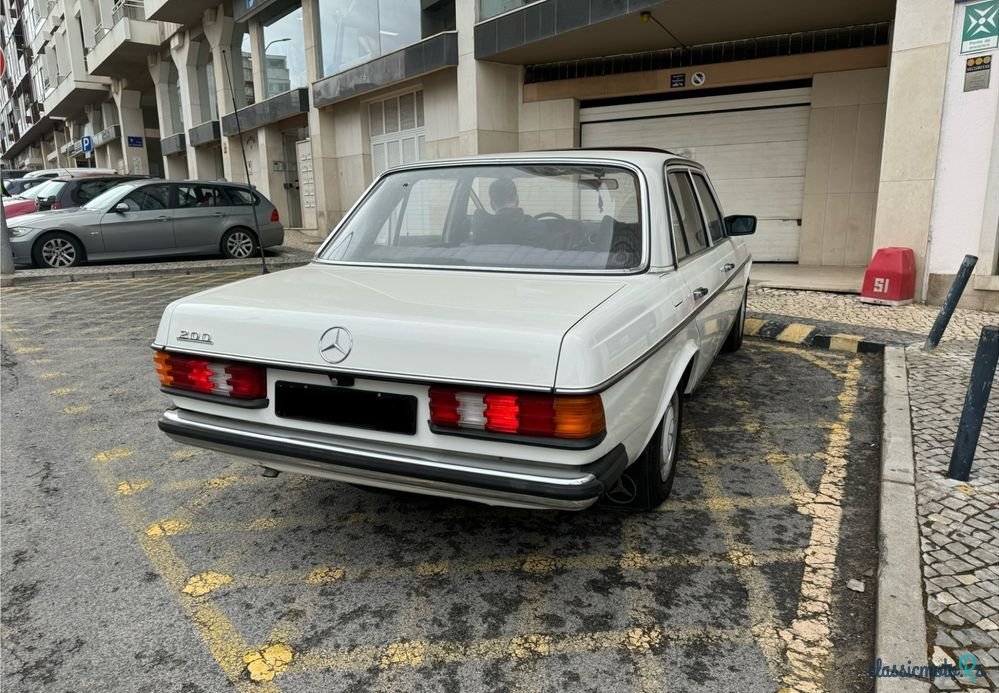 1976' Mercedes-Benz 200 photo #4