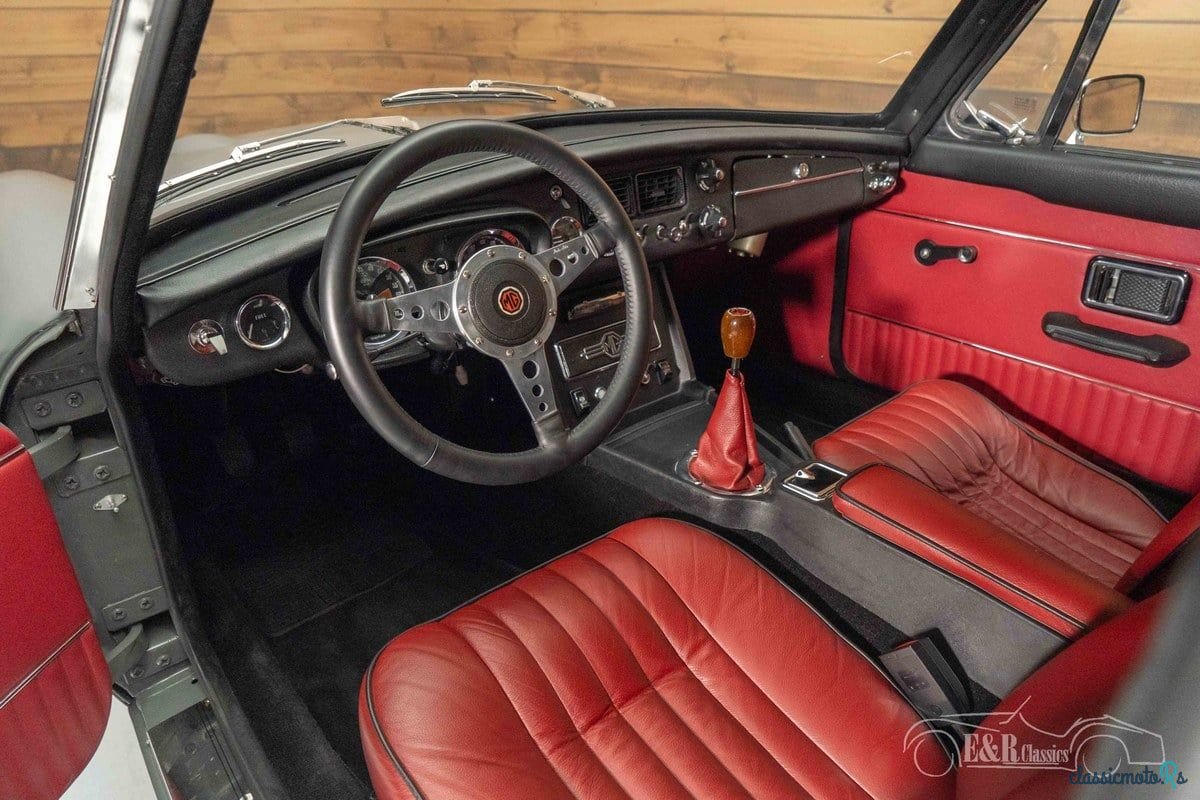 1975' MG MGB photo #2