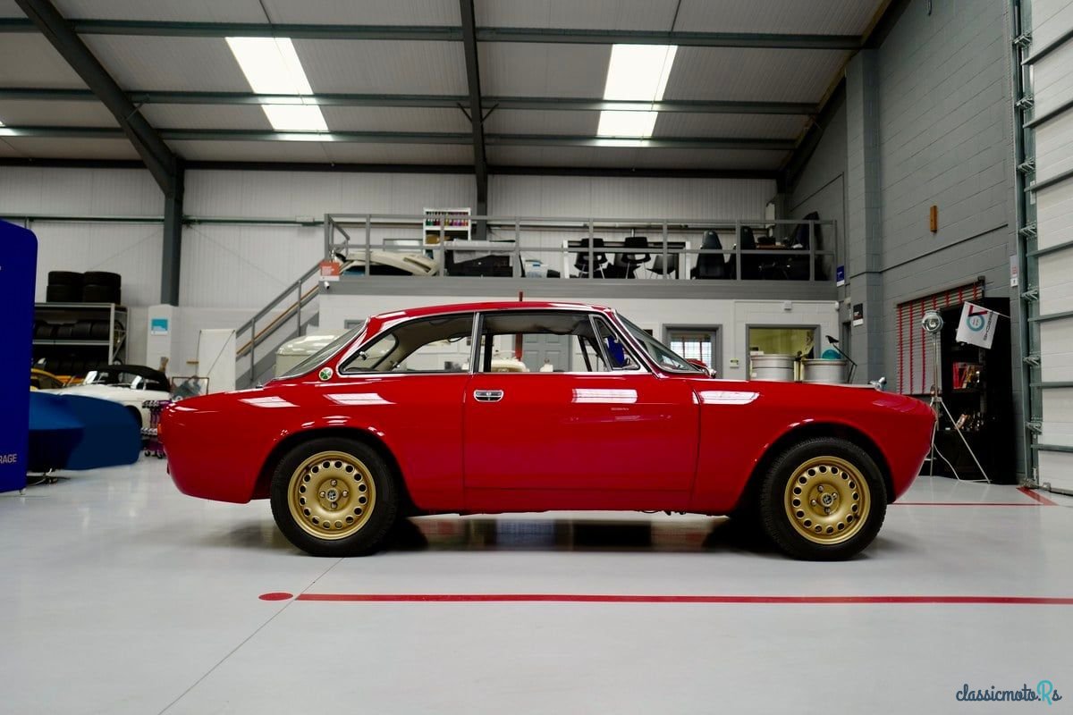 1967' Alfa Romeo Giulia photo #3