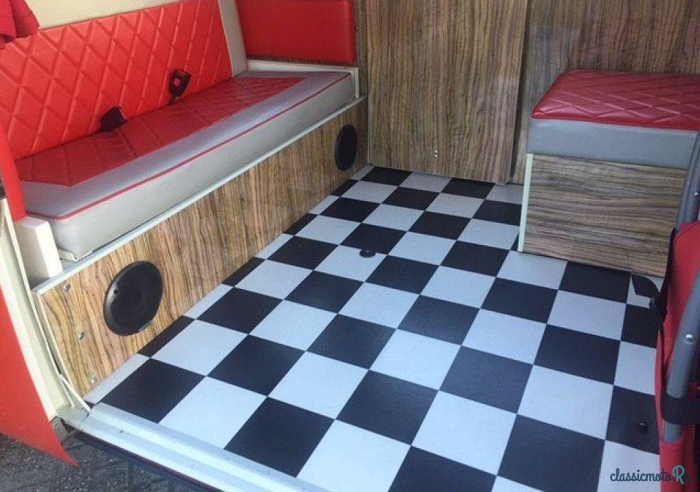 1973' Volkswagen Typ 2 photo #4