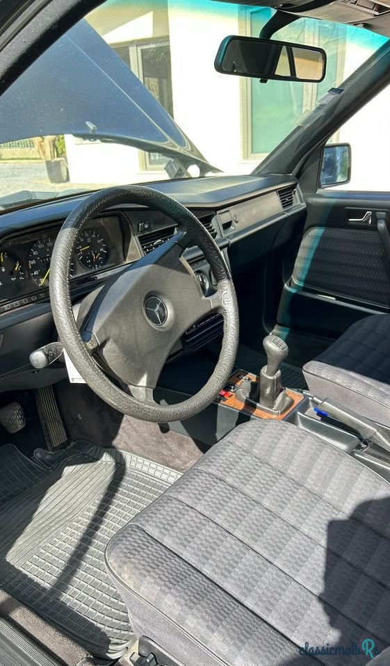 1989' Mercedes-Benz 190 D 2.5 photo #6