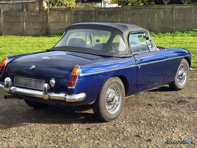 1970' MG MGB photo #4