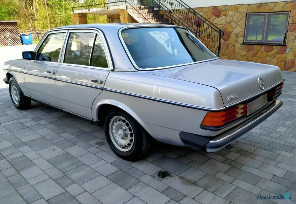 1979' Mercedes-Benz W123 photo #5