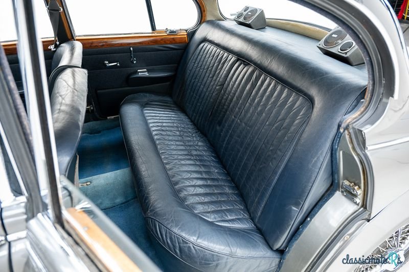 1965' Daimler V8 250 '65 CH358bw photo #5